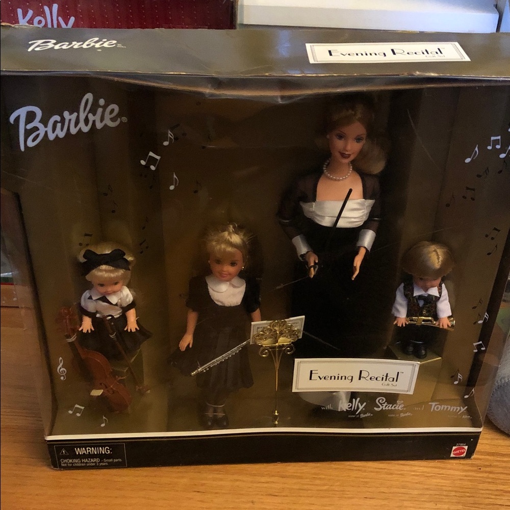 🆕Barbie Evening Recital Set with Barbie, Kelly, Stacy and Tommy Box is Damaged